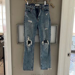 Abercrombie ultra high rise ankle straight distressed jeans 24